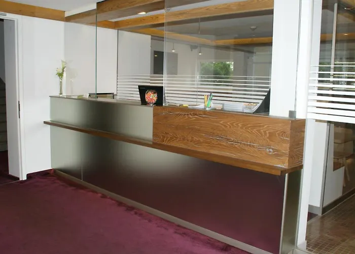 Engel מלון אולם